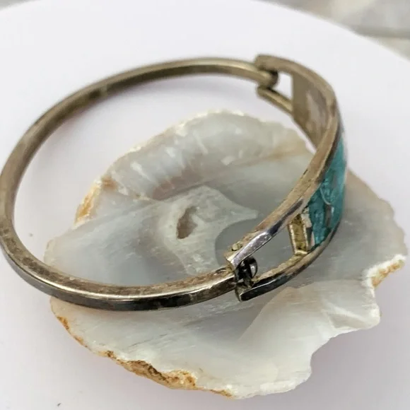 Taxco Sterling Silver Bracelet with Mother of Pearl and Crushed Malachite Inlay - Picture 5 of 9